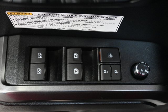 Certified 2017 Toyota Tacoma TRD Off-Road image 5