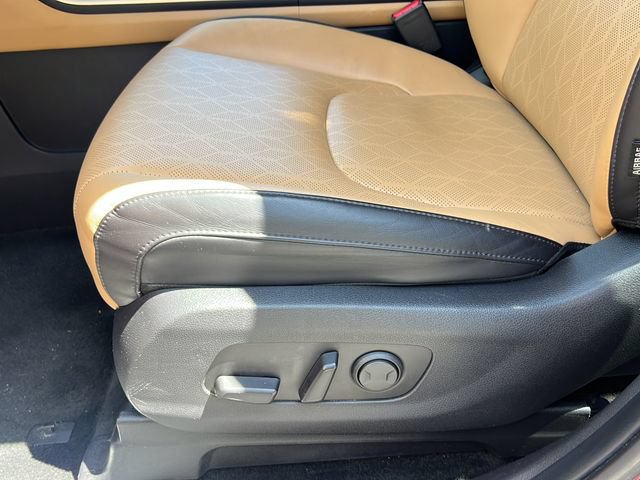 Used 2024 Kia Carnival LX FWD image 22