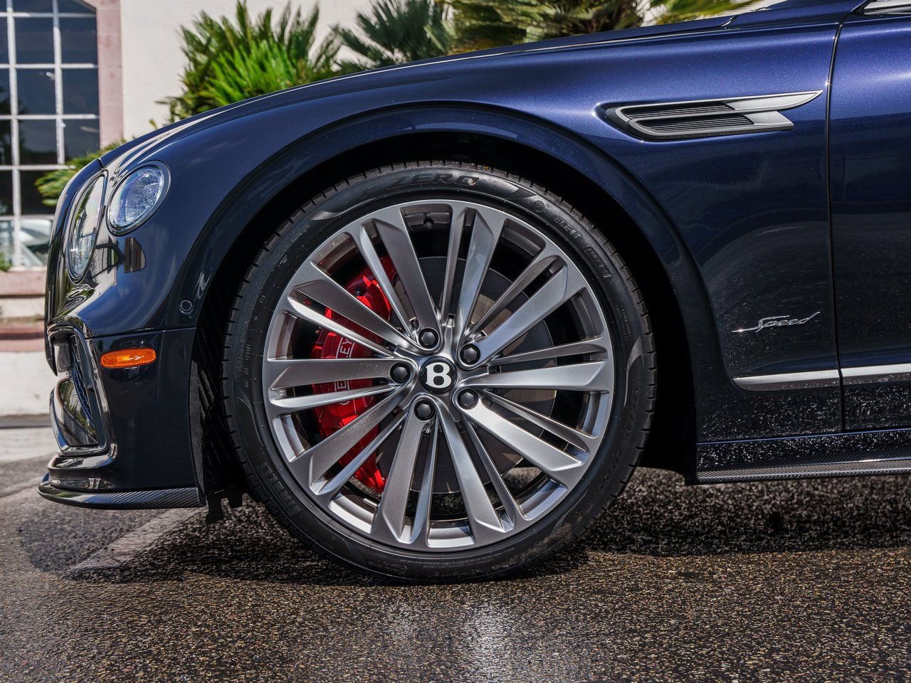 Used 2025 Bentley Flying Spur Plug-In Hybrid image 6