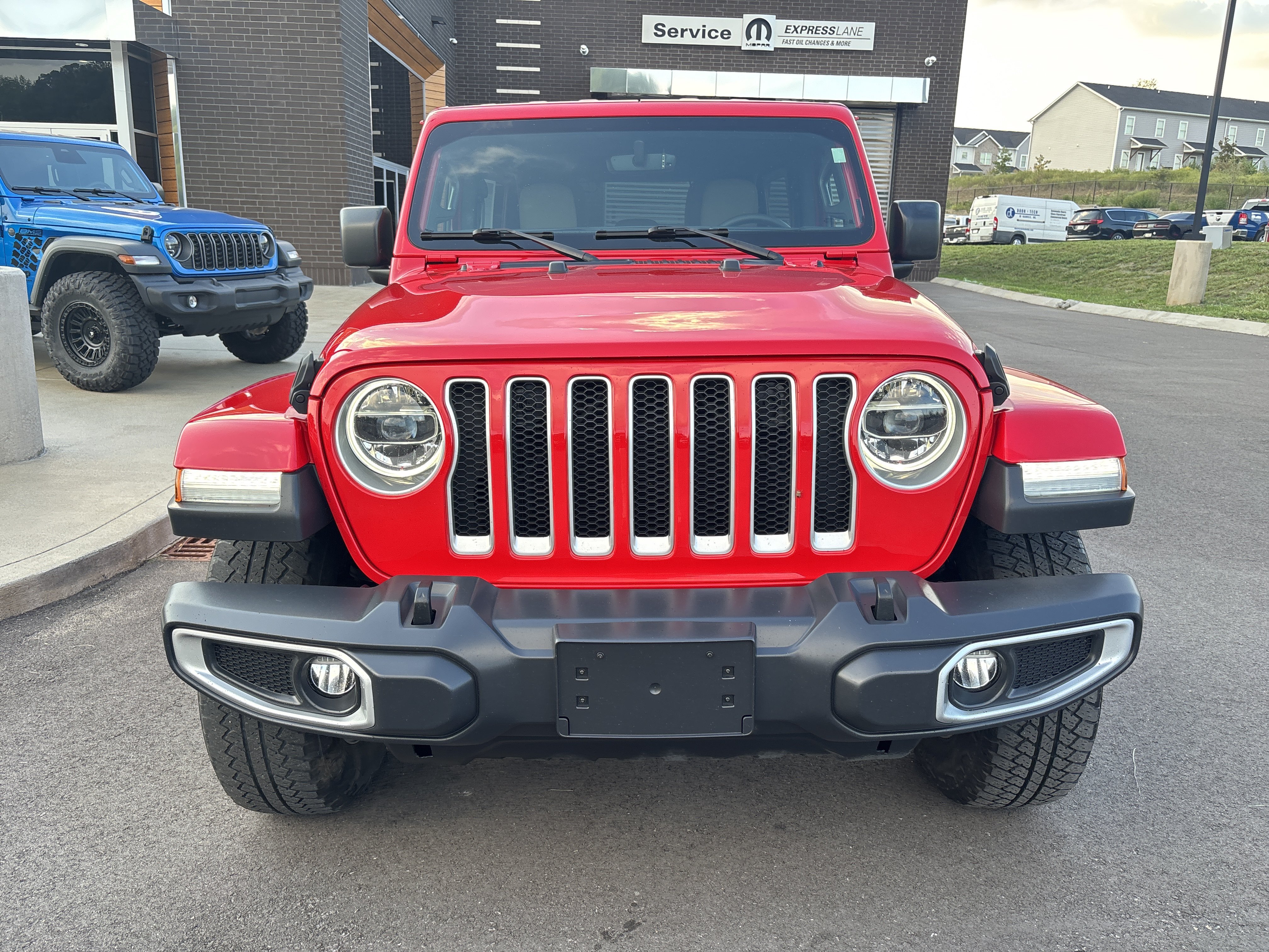 Used 2018 Jeep Wrangler Unlimited Sahara AWD/4WD image 8