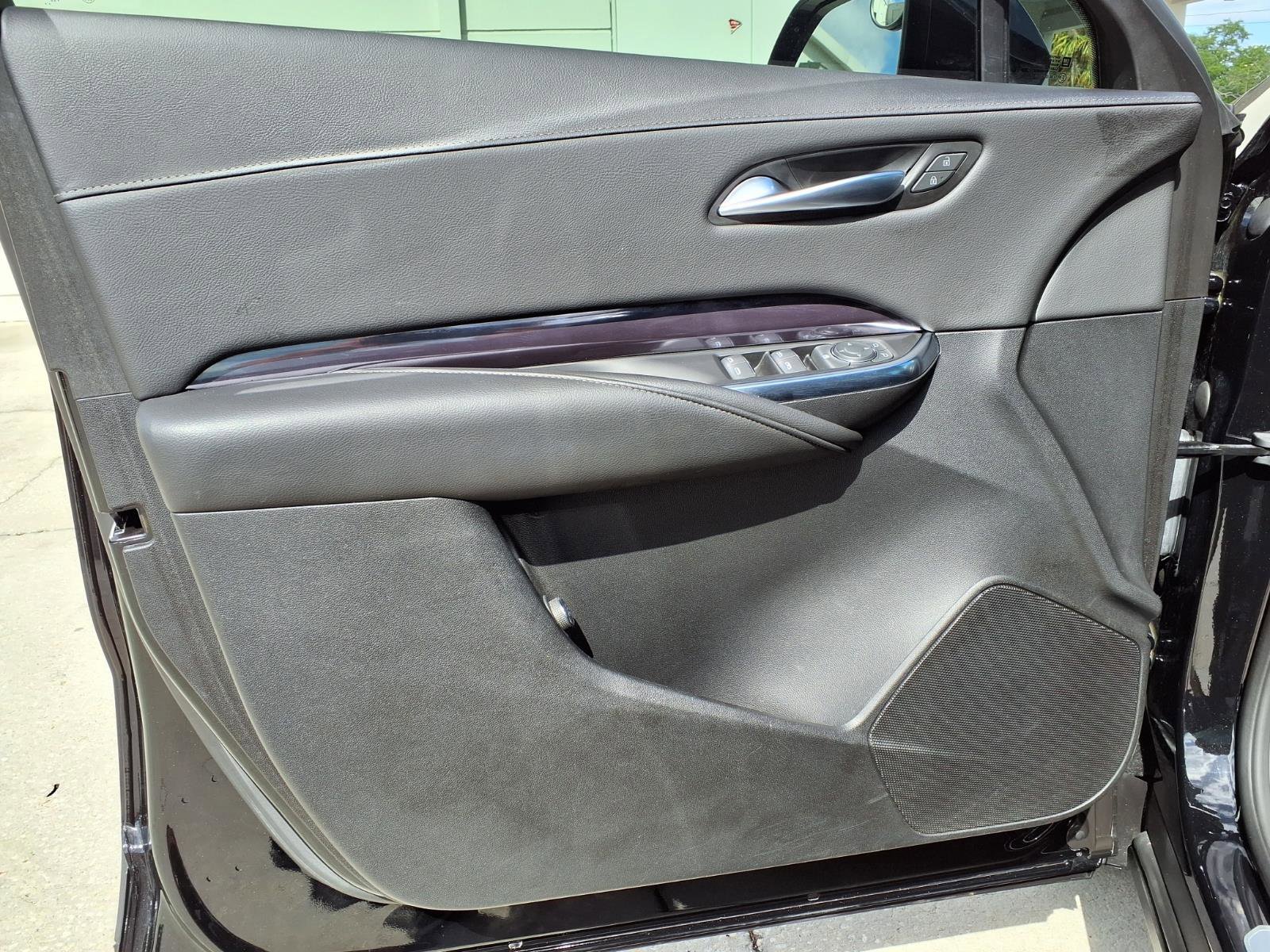 Certified 2023 Cadillac XT4 Luxury w/ Cold Weather Package image 21