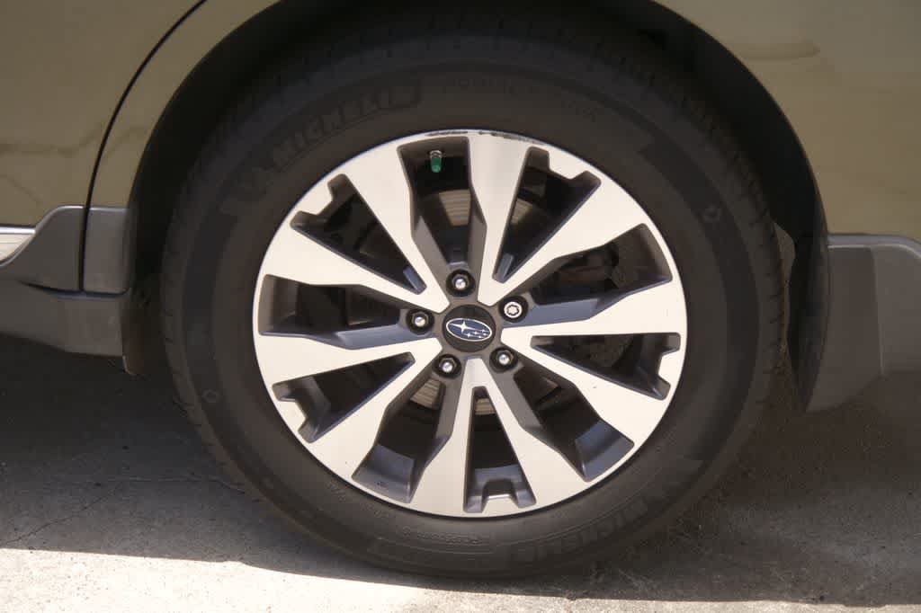 Used 2018 Subaru Outback 2.5i Touring AWD/4WD image 6