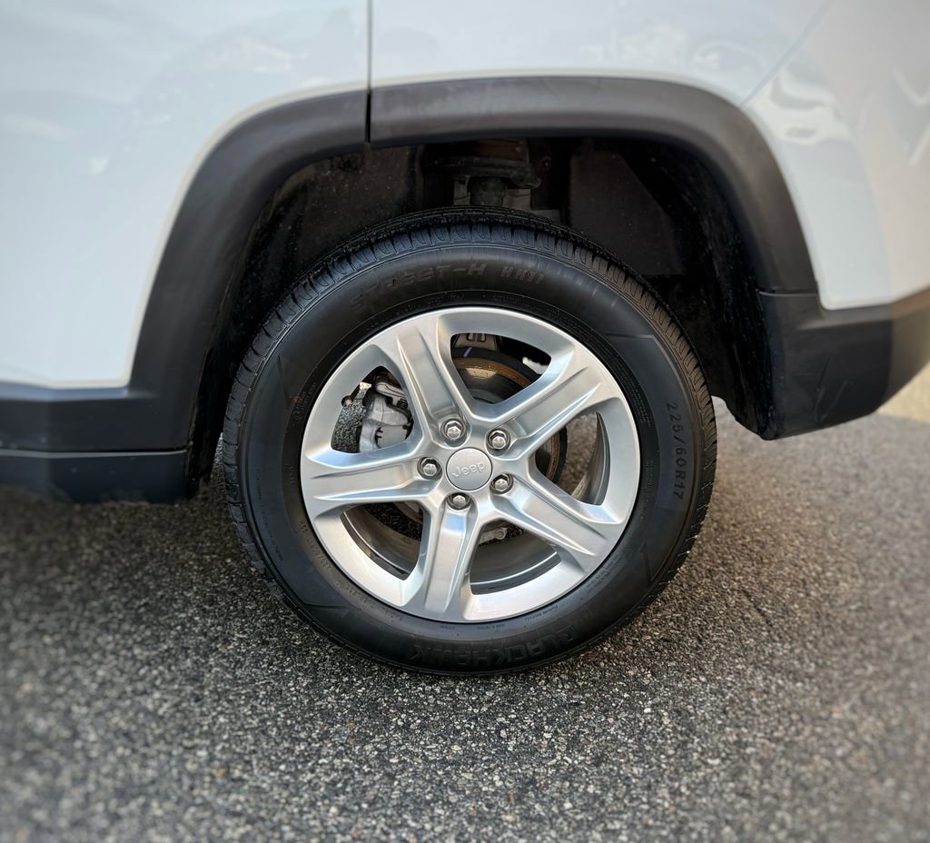 Used 2024 Jeep Compass Latitude AWD/4WD image 8