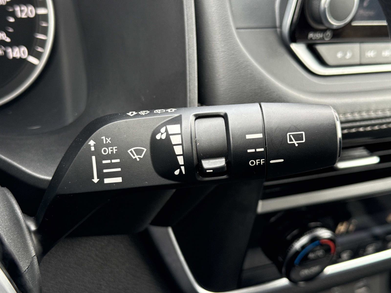 Used 2023 Nissan Rogue SV image 10