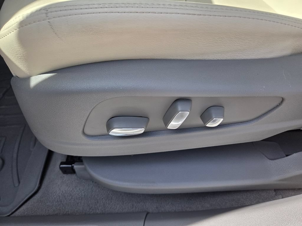 Used 2024 Cadillac XT5 Premium Luxury FWD image 6