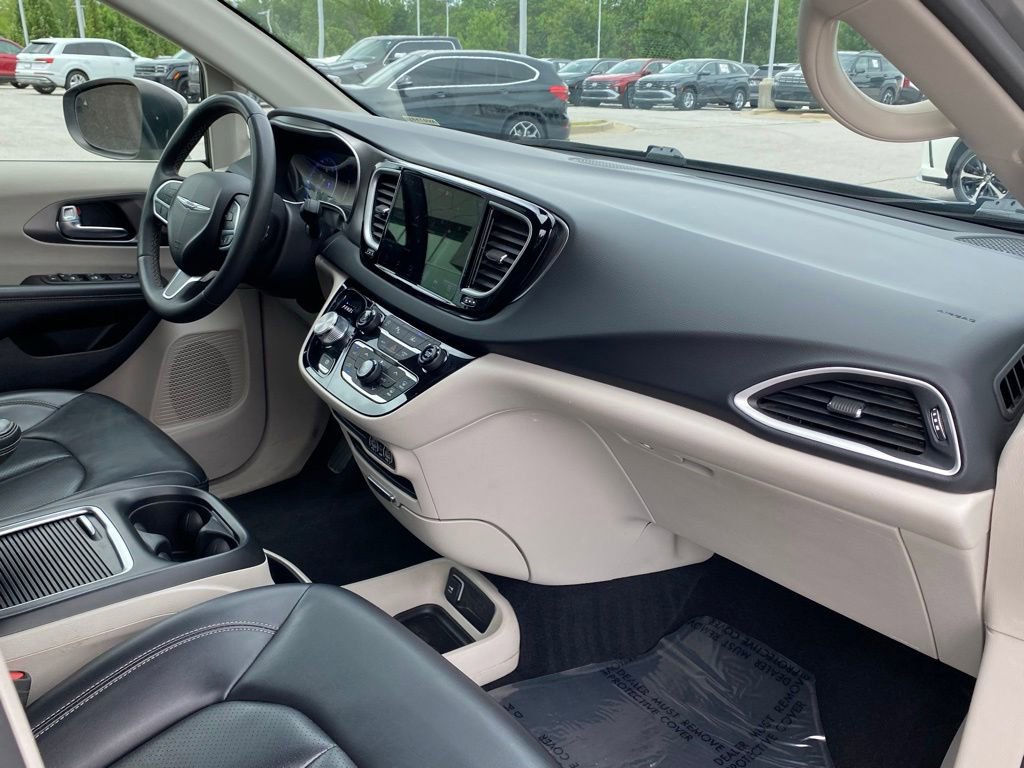 Used 2023 Chrysler Pacifica Touring-L FWD image 29