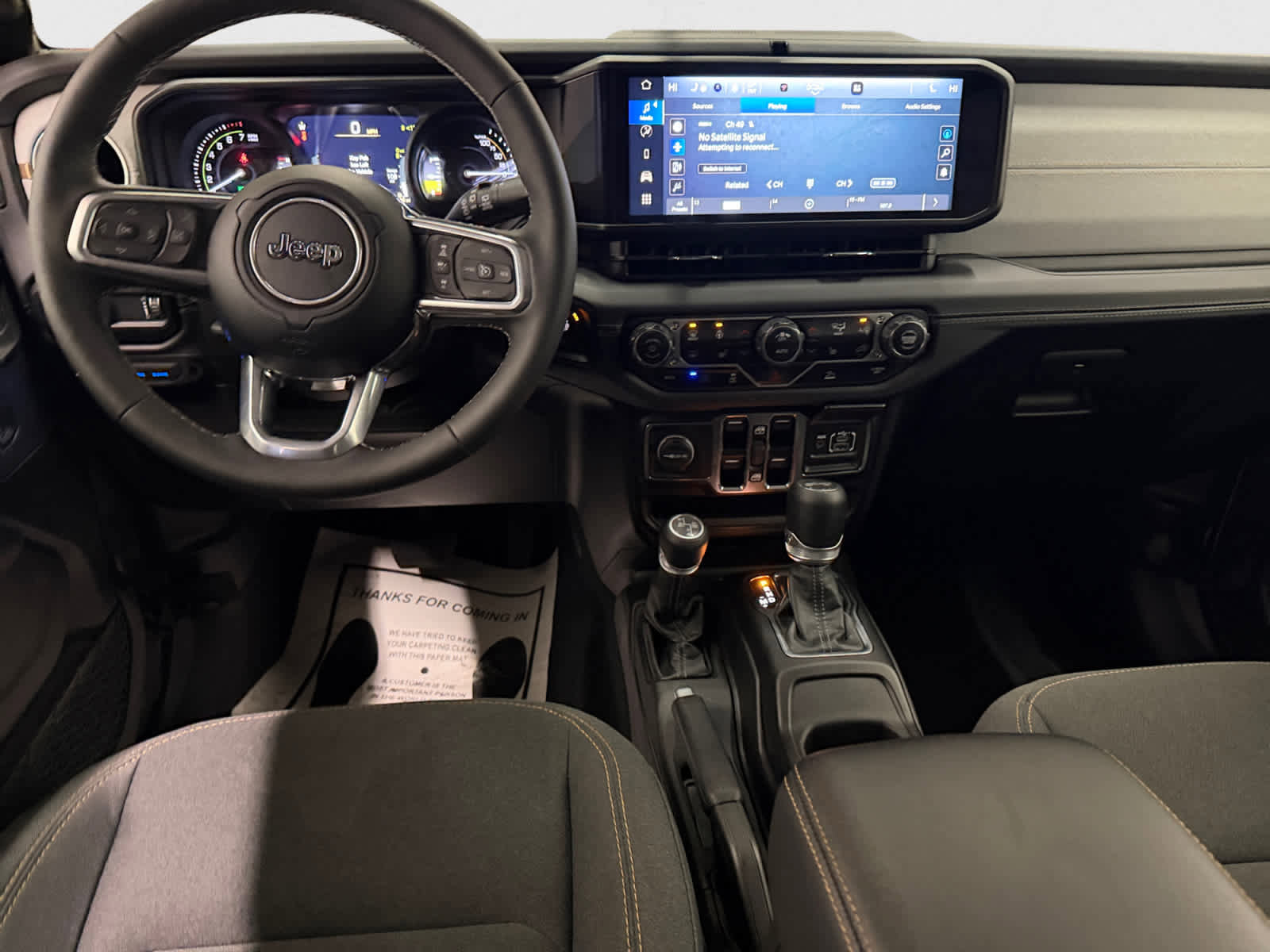 Used 2025 Jeep Wrangler Sahara image 10