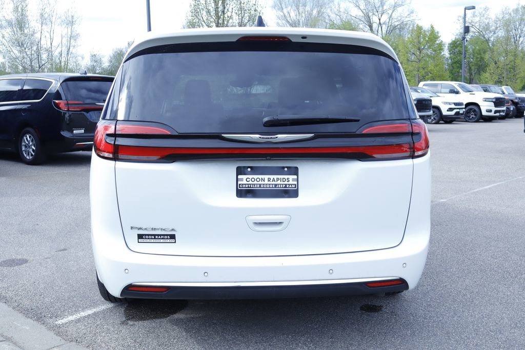 Certified 2023 Chrysler Pacifica Touring-L FWD image 4