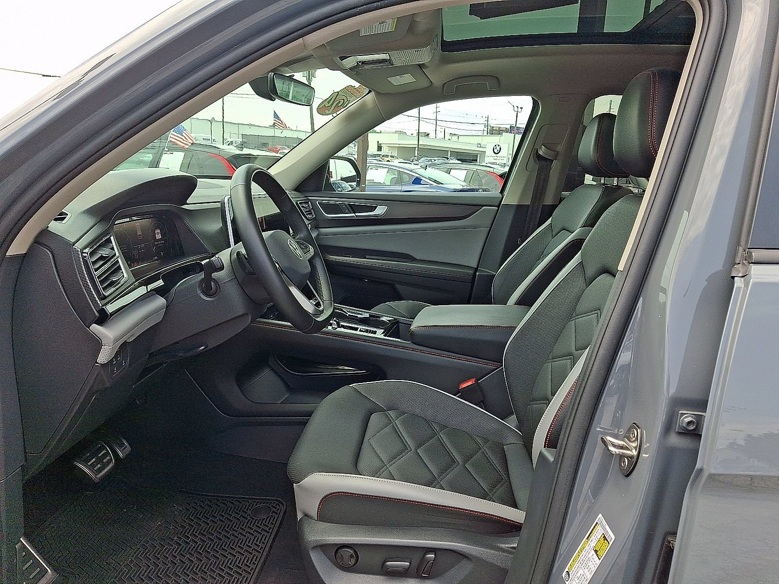 Used 2024 Volkswagen Atlas Peak Edition SE AWD/4WD image 13