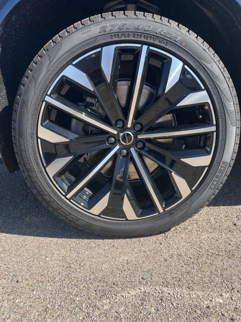 New 2026 Volvo XC90 B6 Plus w/ Protection Package Premier image 33