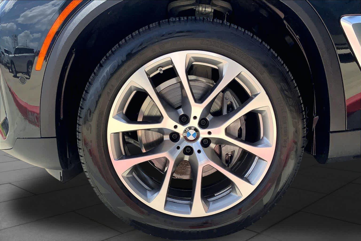 Used 2024 BMW X5 xDrive40i w/ Premium Package AWD/4WD image 10