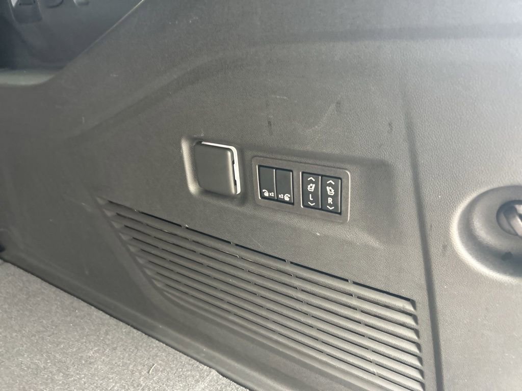 Used 2024 Chevrolet Suburban High Country w/ Advanced Technology Package image 43