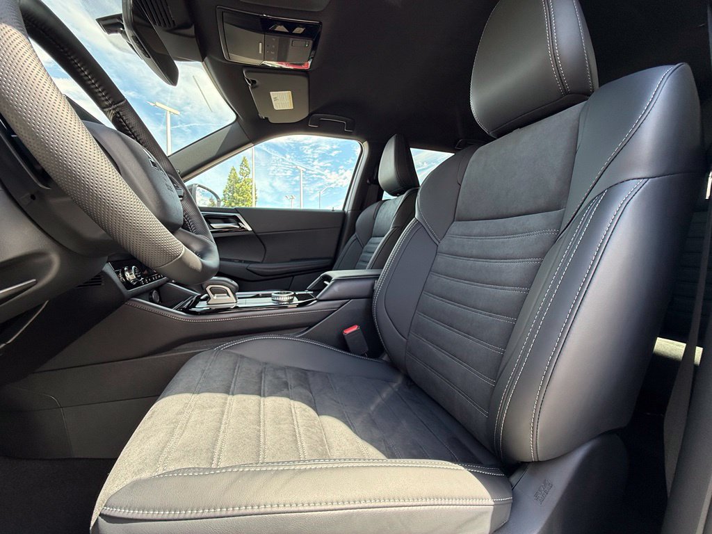 New 2026 Mitsubishi Outlander LE FWD image 35