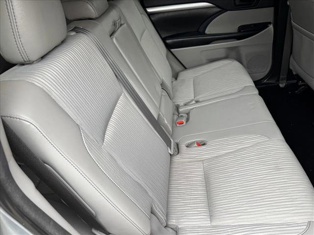 Used 2018 Toyota Highlander Plus AWD/4WD image 19