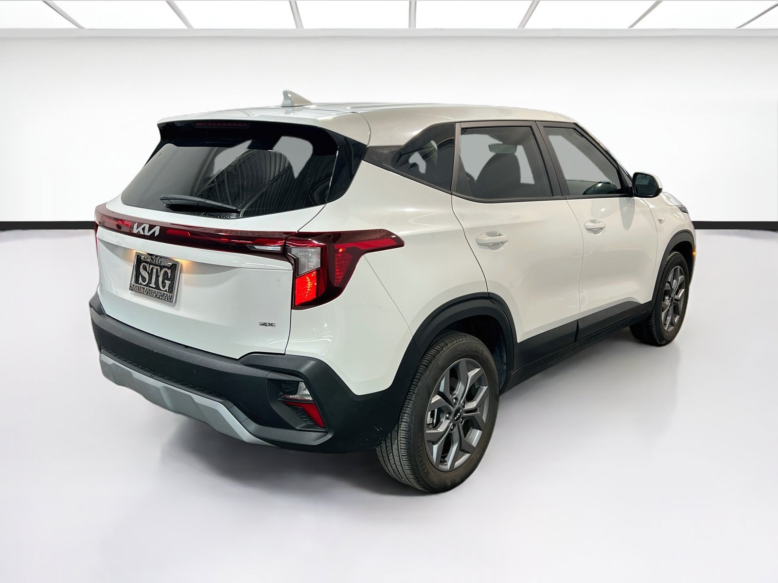 Used 2025 Kia Seltos LX AWD/4WD image 4