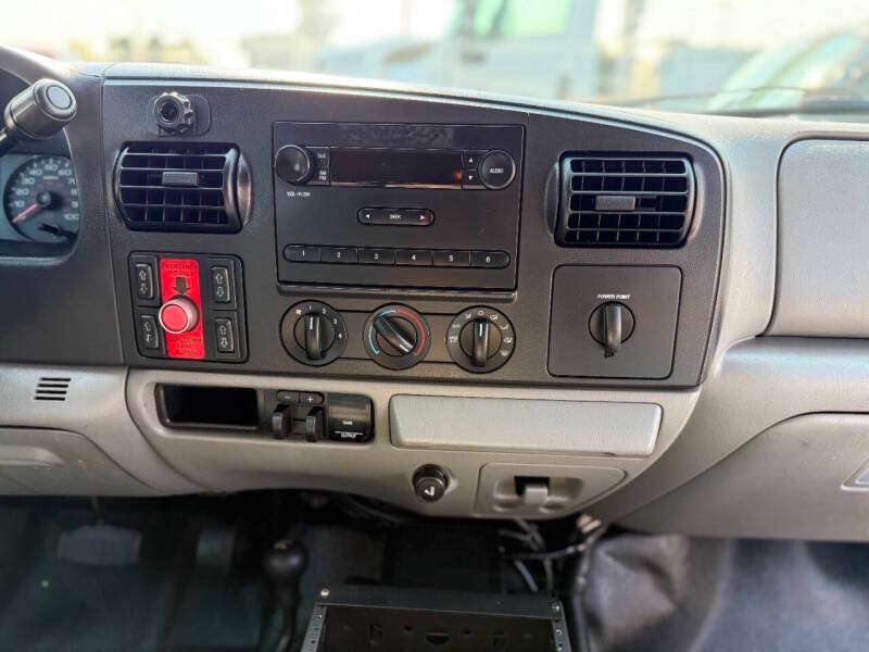 Used 2006 Ford F350 Lariat AWD/4WD image 23