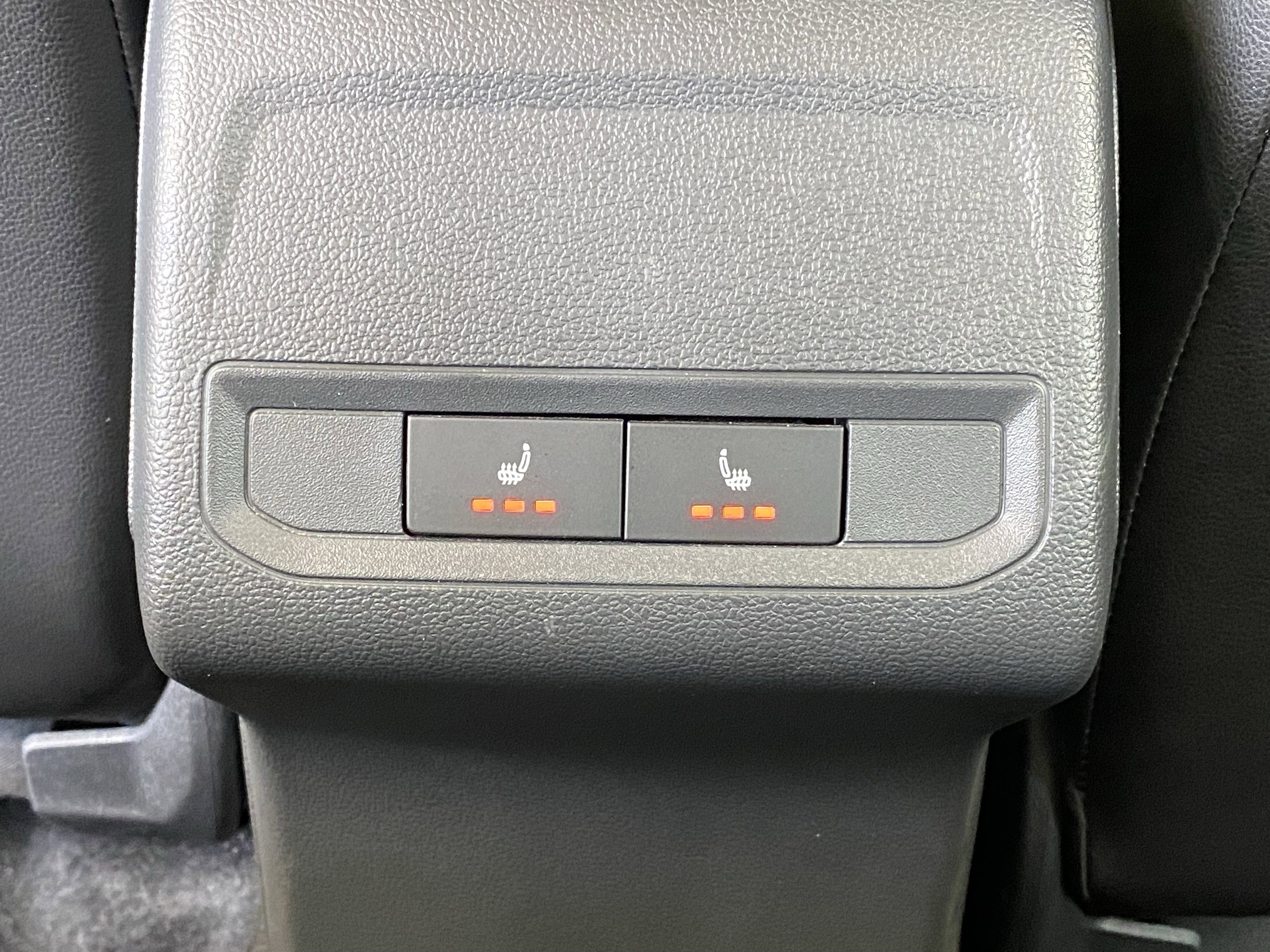 Certified 2025 Volkswagen Jetta SEL image 32