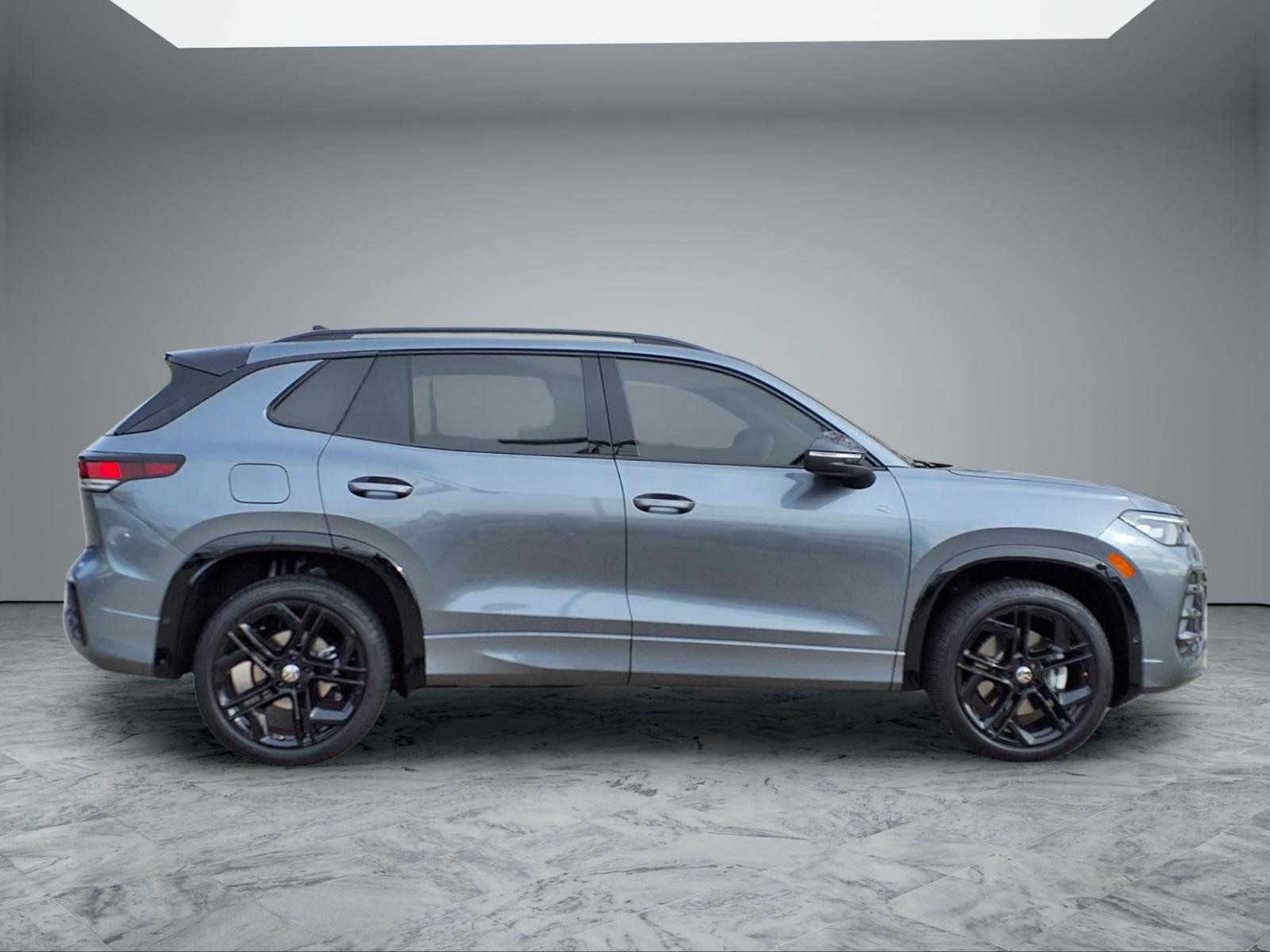 Used 2025 Volkswagen Tiguan SE R-Line image 8