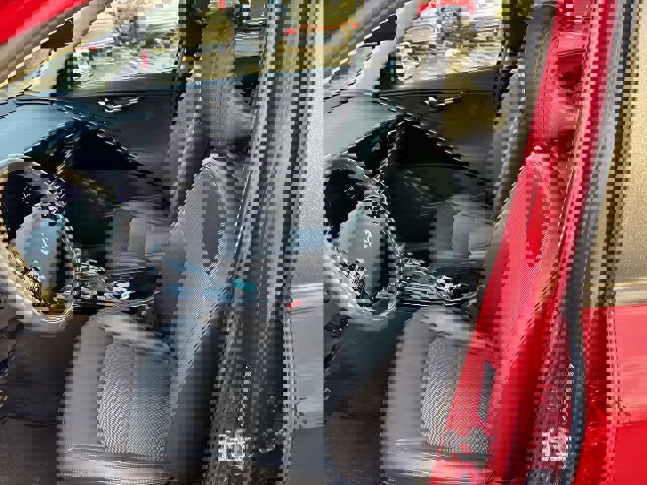 Used 2023 Kia Niro EX Touring image 14