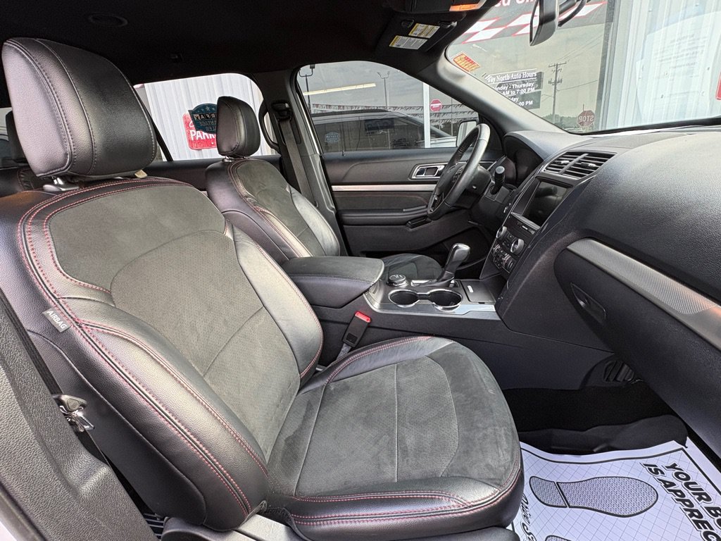 Used 2019 Ford Explorer XLT w/ Equipment Group 202A AWD/4WD image 21