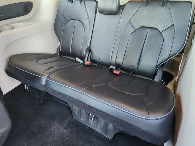 Certified 2020 Chrysler Pacifica Limited w/ Advanced Safetytec Group FWD image 33