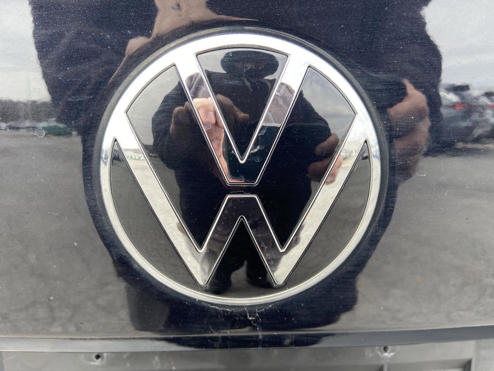 Used 2024 Volkswagen Taos SE image 35