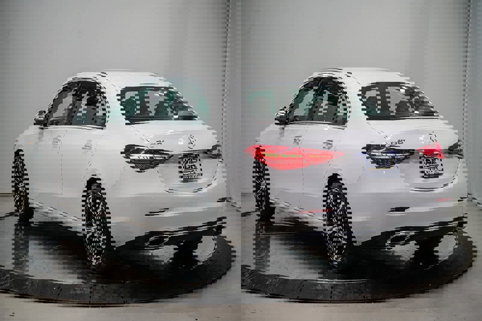 Used 2023 Mercedes-Benz C 300 Sedan image 2