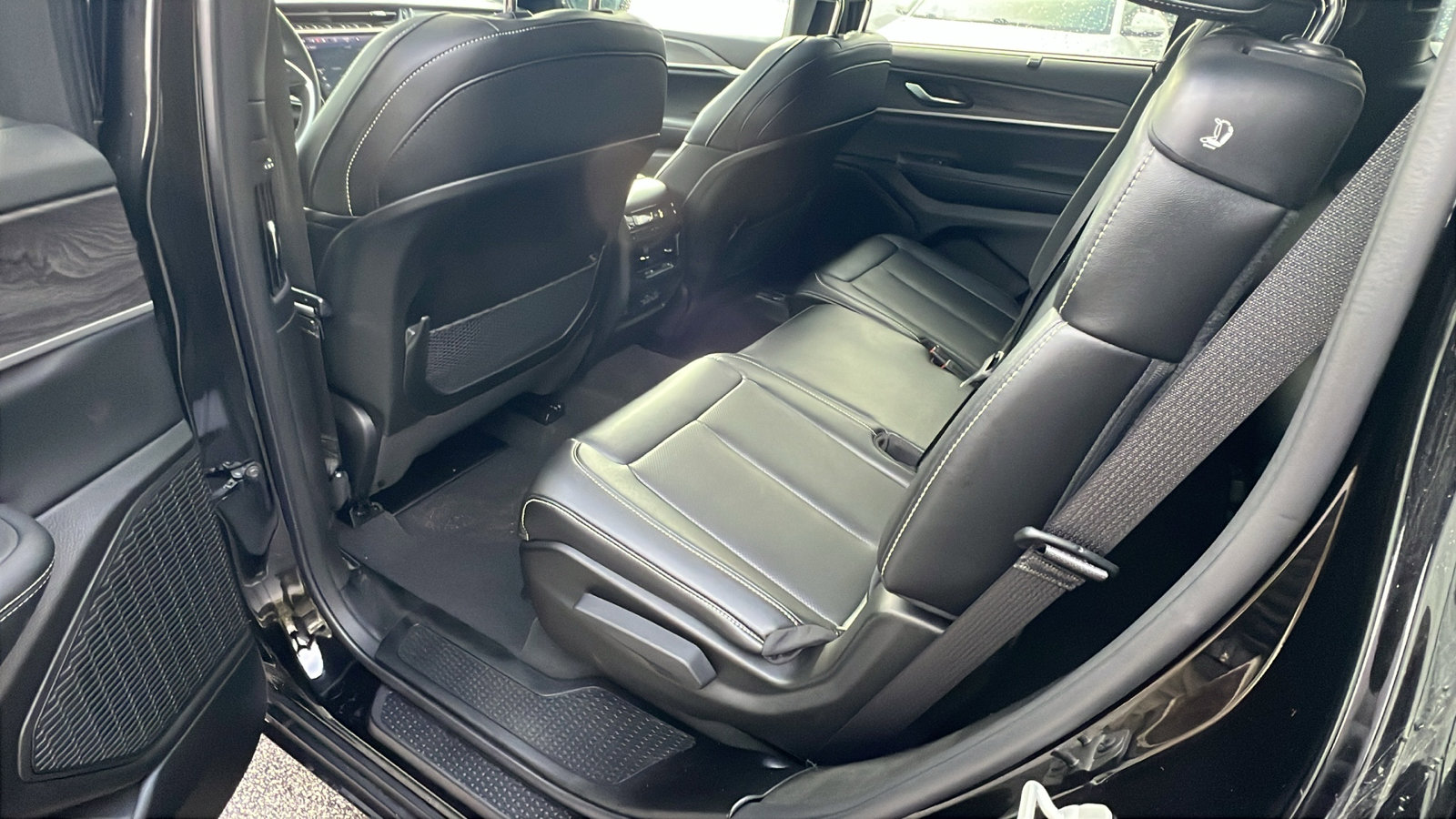 Used 2024 Jeep Grand Cherokee L Limited w/ Luxury Tech Group II image 25