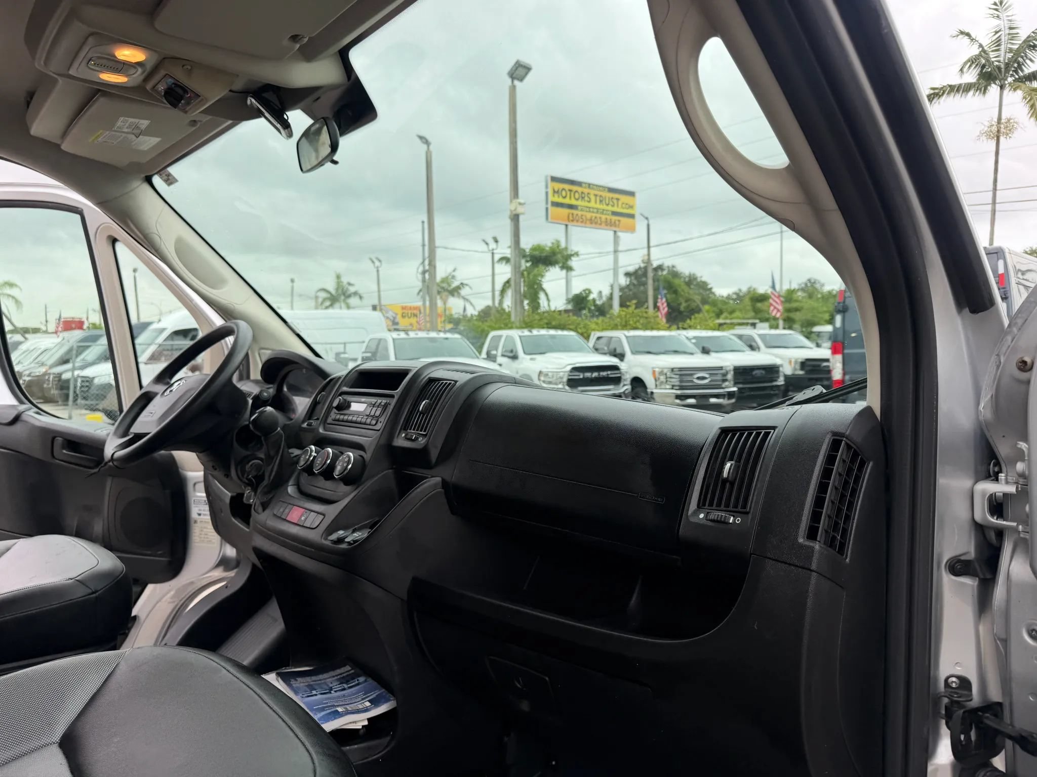 Used 2017 RAM ProMaster 2500 w/ Premium Appearance Group FWD image 19
