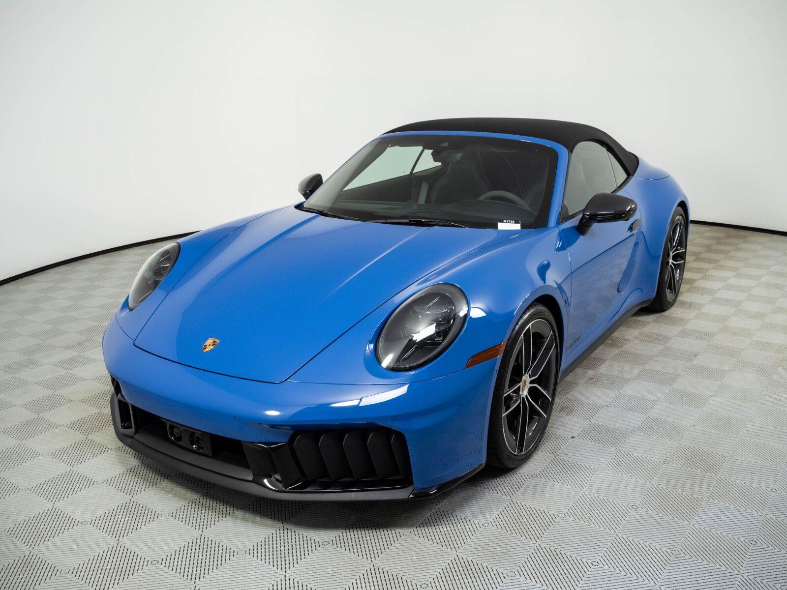 Certified 2025 Porsche 911 Carrera 4 GTS AWD/4WD image 32