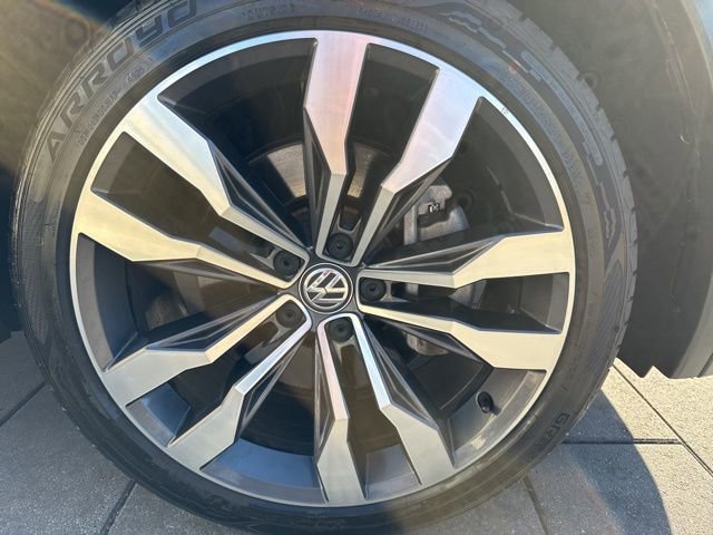 Used 2021 Volkswagen Tiguan SEL Premium R-Line image 9