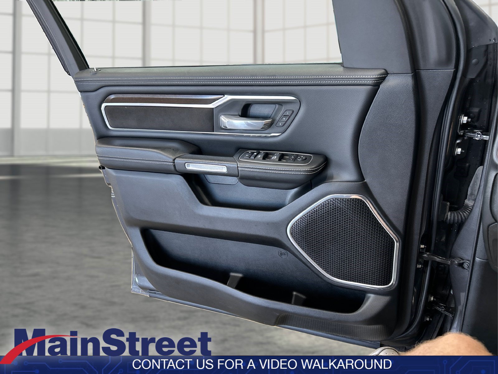 Used 2022 RAM 1500 Laramie AWD/4WD image 17