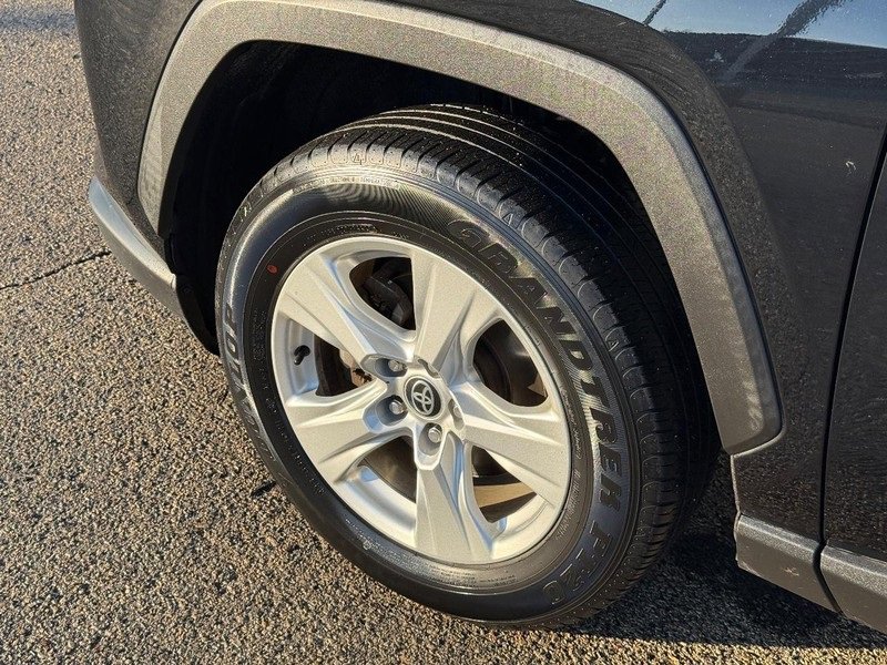 Used 2021 Toyota RAV4 XLE image 10