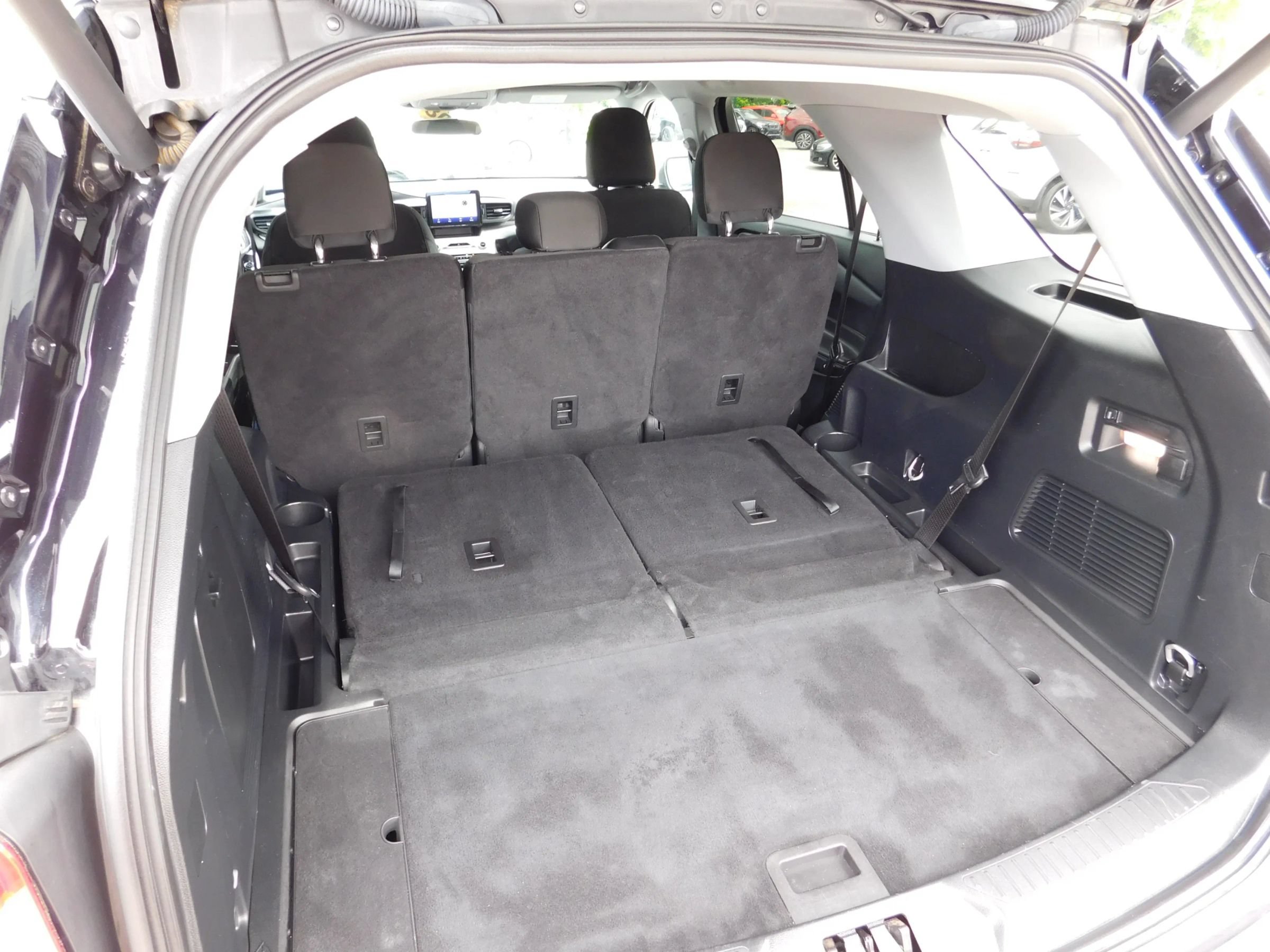 Used 2023 Ford Explorer XLT AWD/4WD image 9