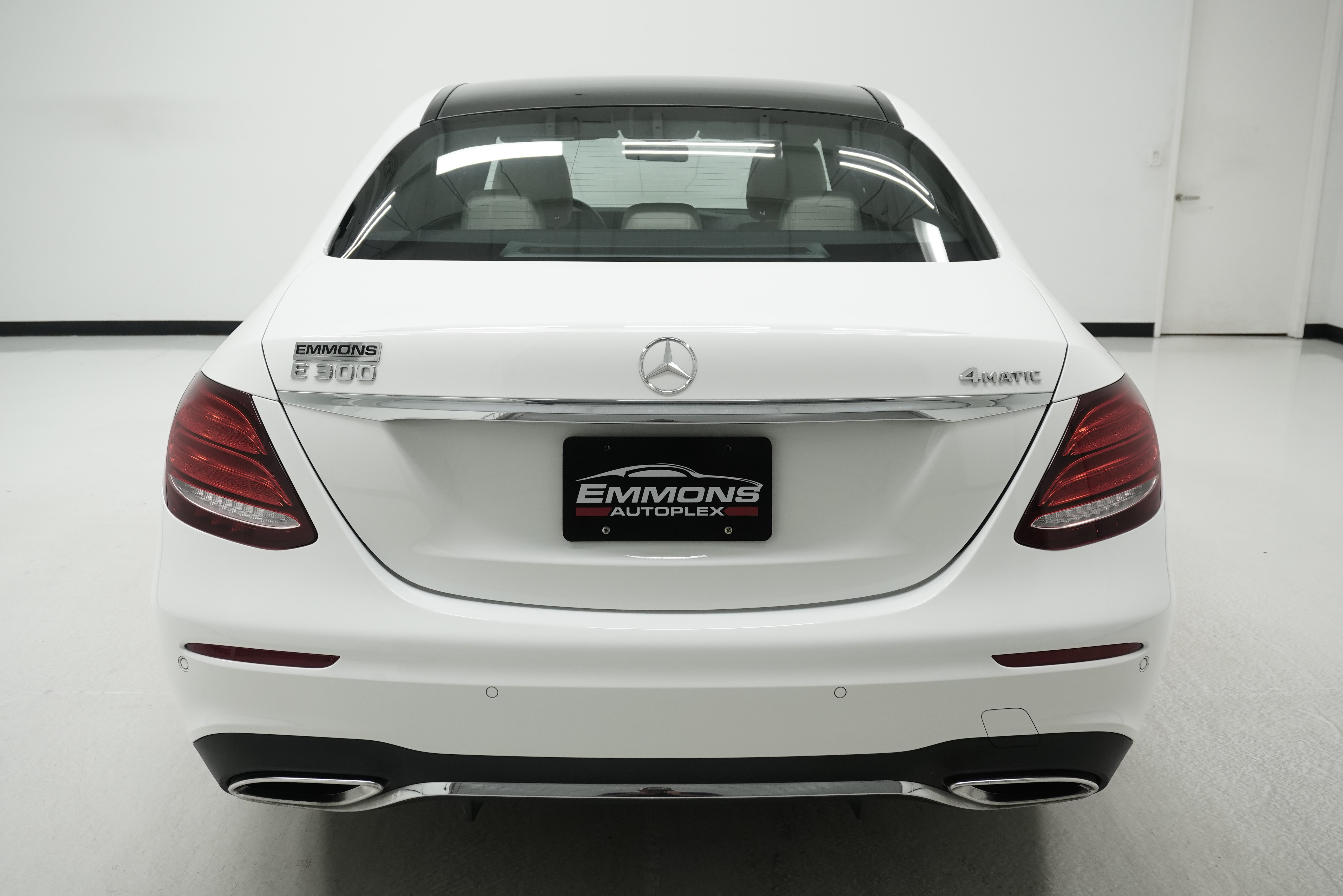 Used 2017 Mercedes-Benz E 300 4MATIC image 5