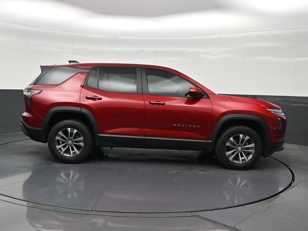 Used 2025 Chevrolet Equinox LT FWD image 7