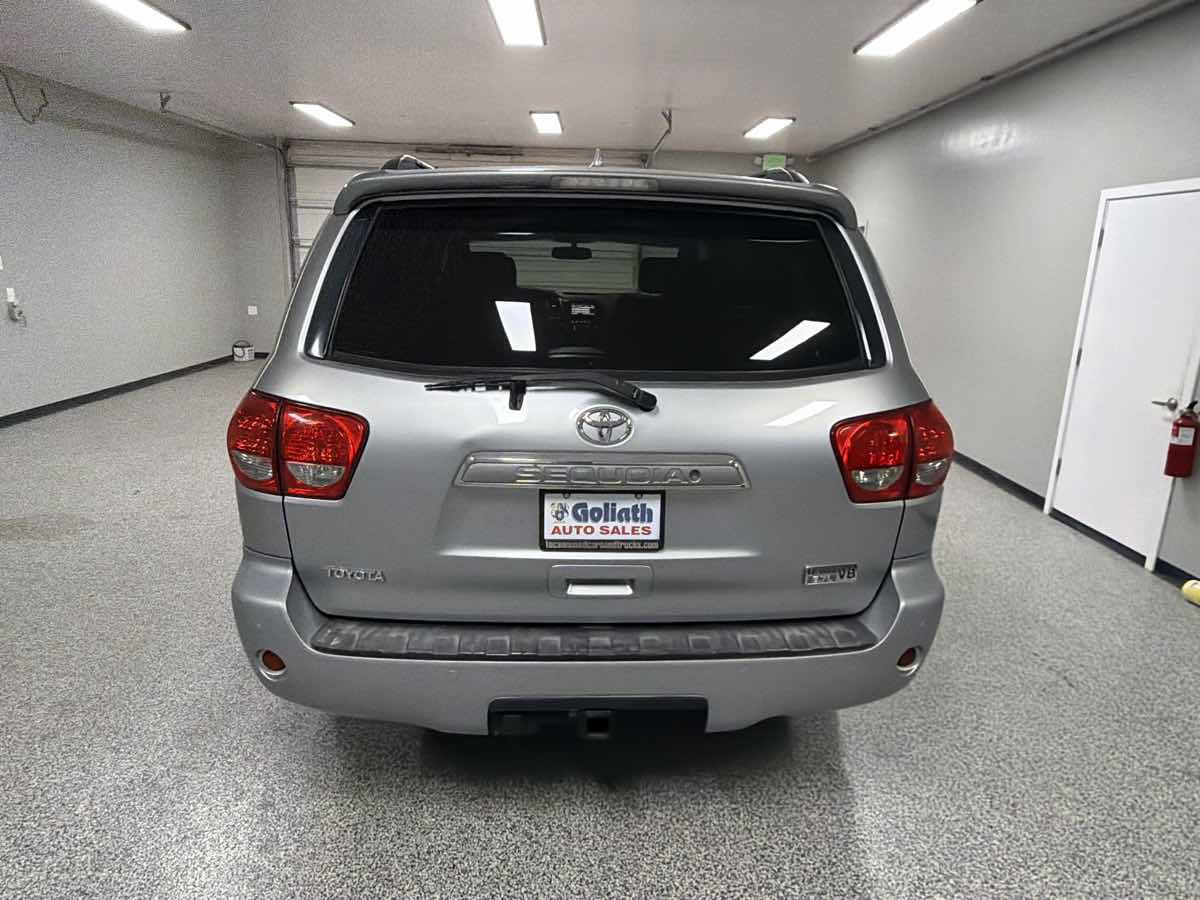 Used 2010 Toyota Sequoia Platinum RWD image 4