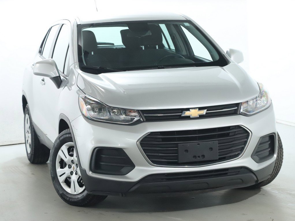 Used 2018 Chevrolet Trax LS image 2