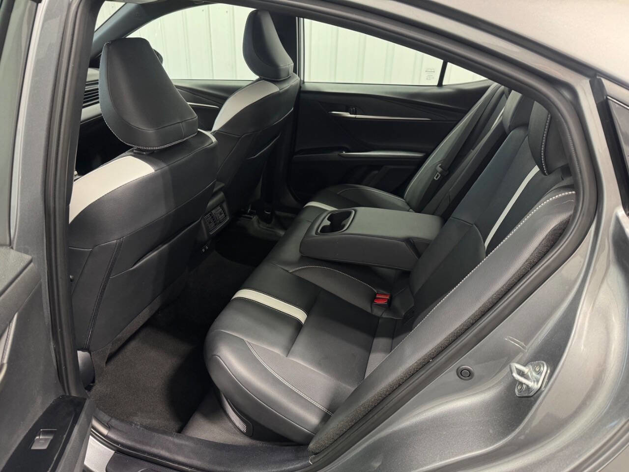 Used 2025 Toyota Camry SE image 14