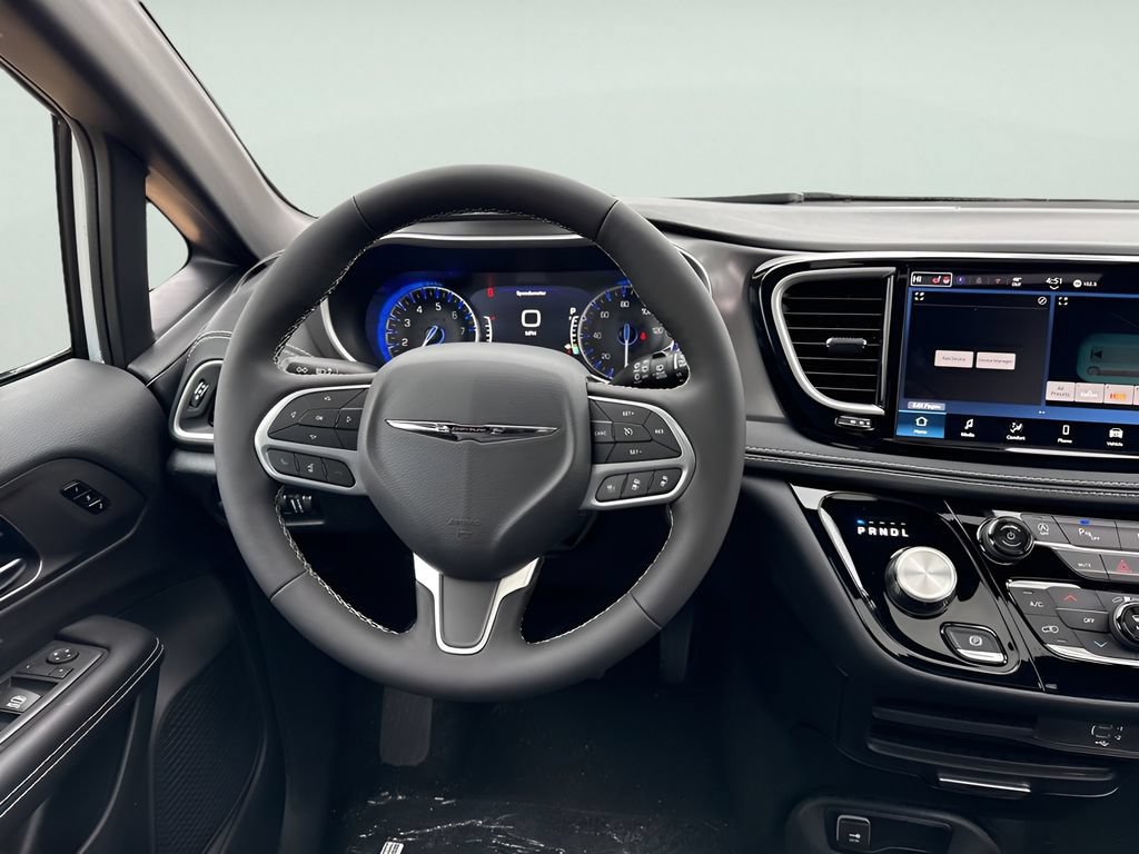 New 2026 Chrysler Pacifica Select AWD/4WD image 16