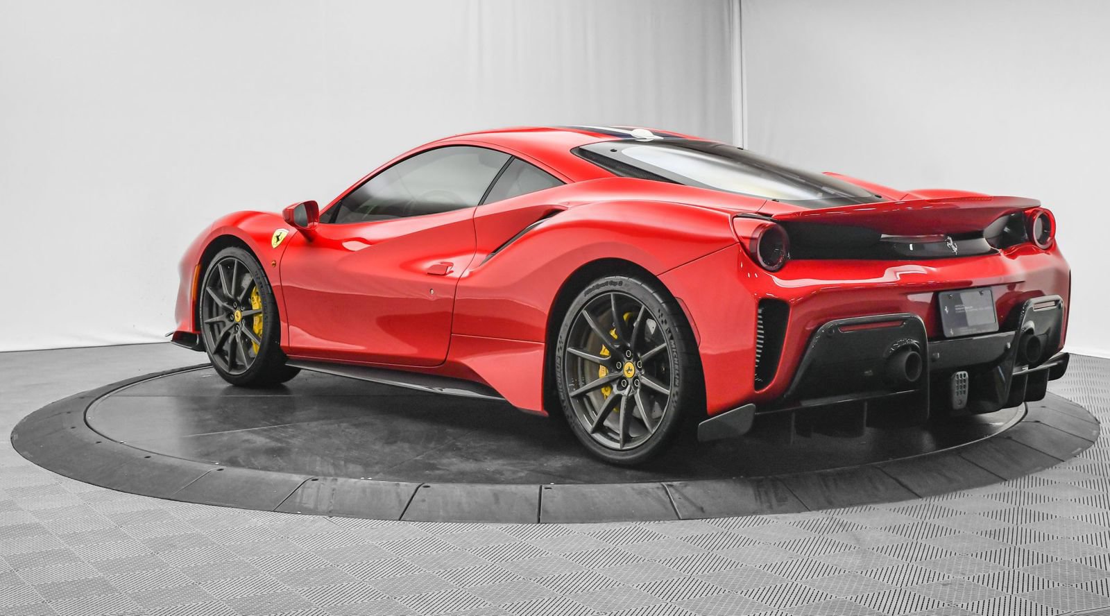 Used 2020 Ferrari 488 Pista Coupe RWD image 5