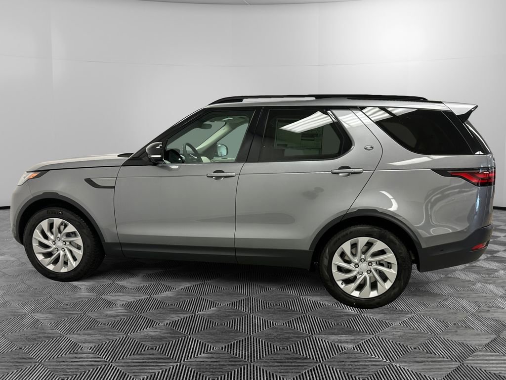 New 2026 Land Rover Discovery S image 2