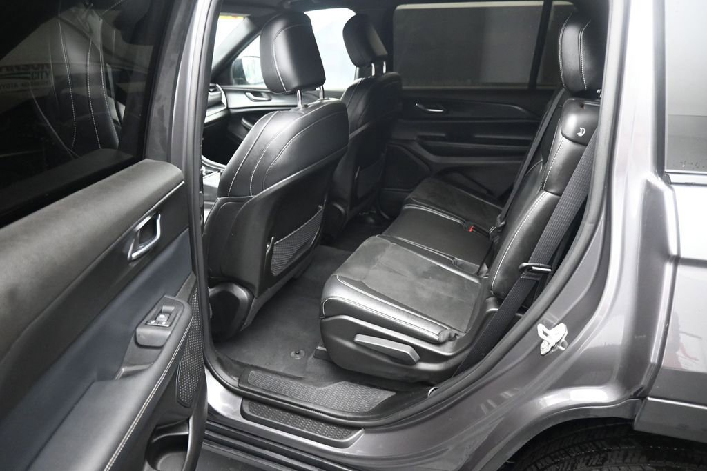 Used 2024 Jeep Grand Cherokee L Laredo AWD/4WD image 21