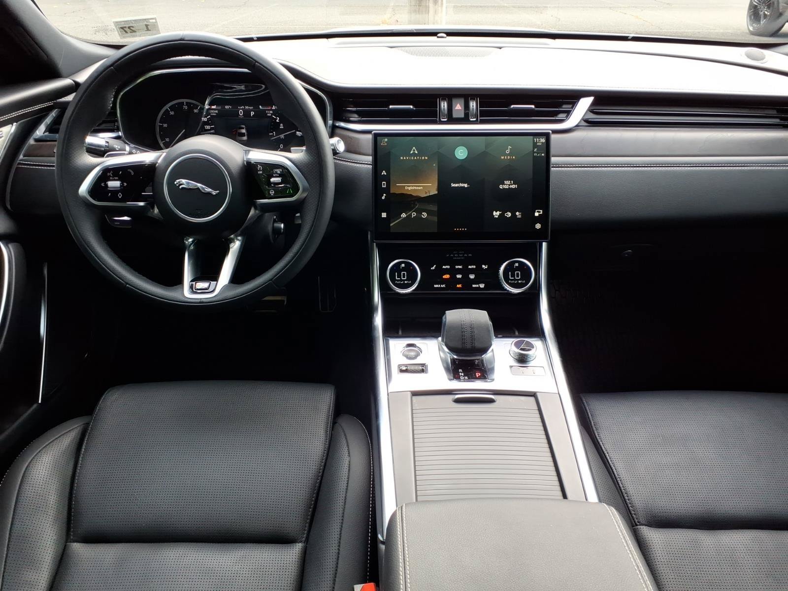 Certified 2022 Jaguar XF R-Dynamic SE AWD/4WD image 4