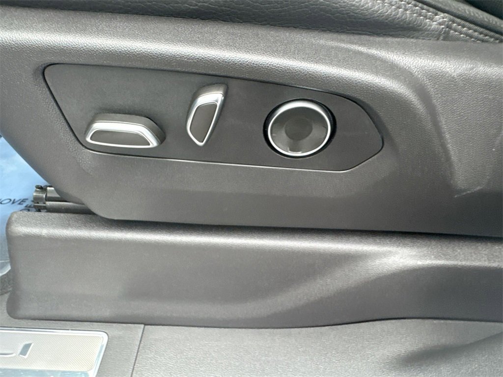 Used 2024 GMC Sierra 3500 Denali w/ Denali Reserve Package image 15