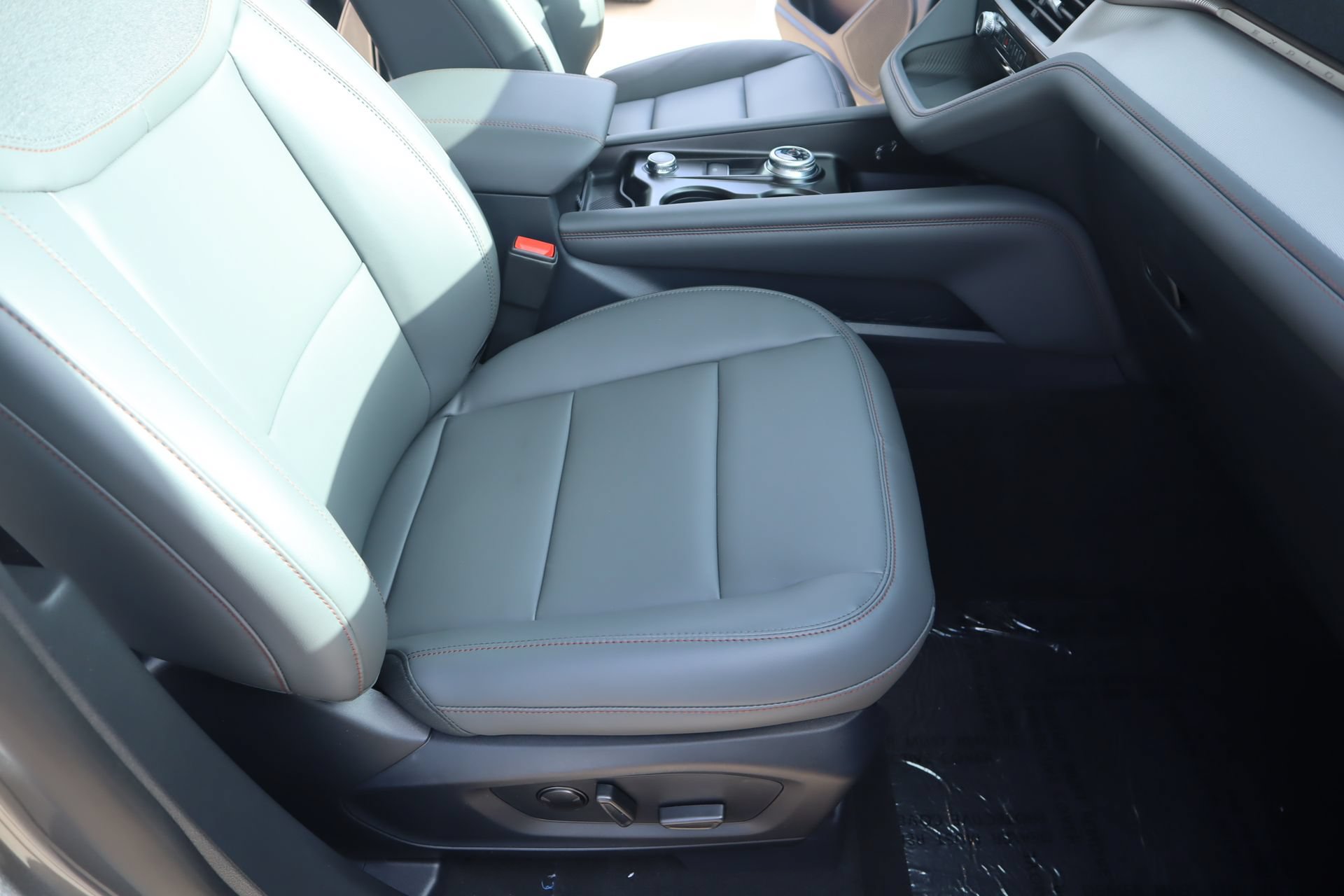 New 2026 Ford Explorer Active w/ Active Comfort Package RWD image 15