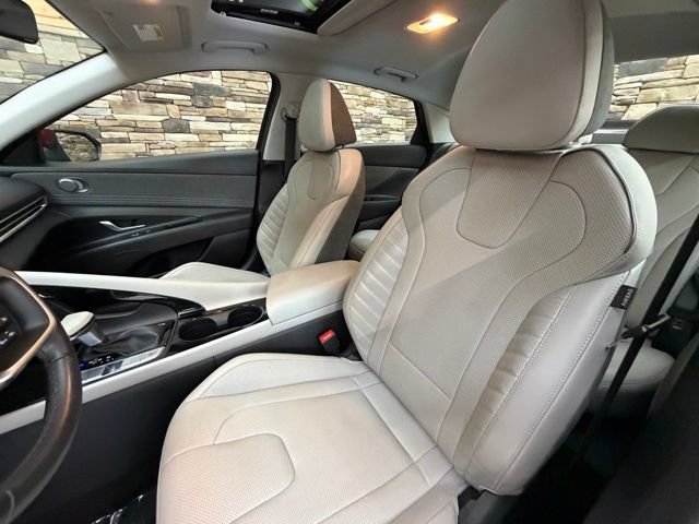 Used 2023 Hyundai Elantra Limited w/ Preferred Accessory Package FWD image 15