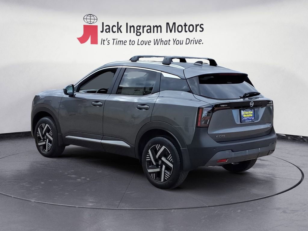 Used 2025 Nissan Kicks SV w/ SV Premium Package FWD image 3