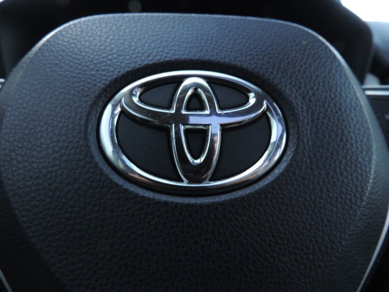 Used 2021 Toyota RAV4 Limited AWD/4WD image 31