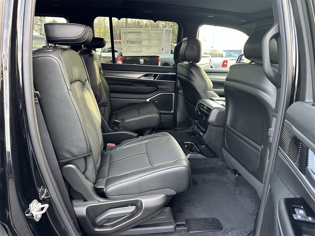 New 2025 Jeep Wagoneer Series II w/ Convenience Group I image 18